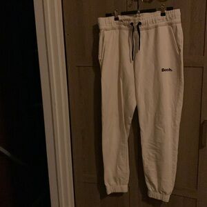 White, Bench joggers